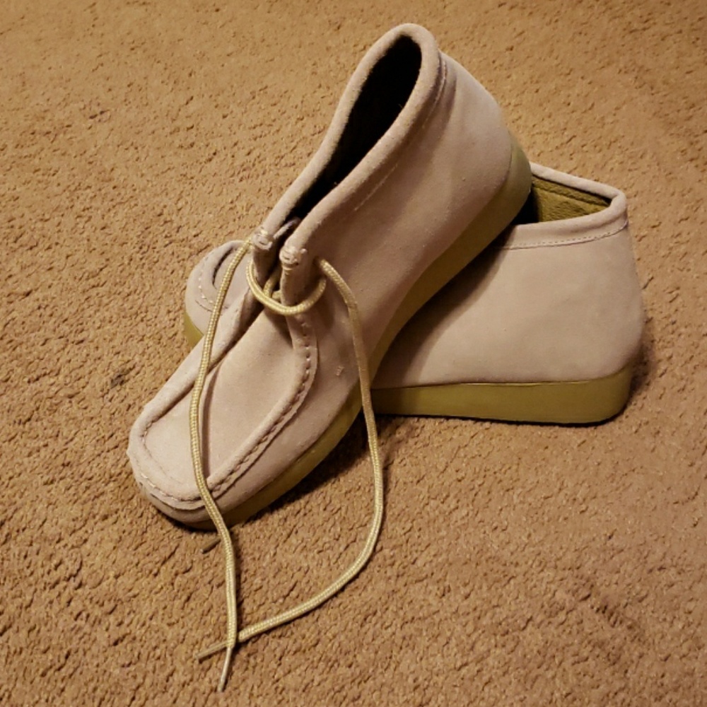 Rugged cross outfitters size 8.5
